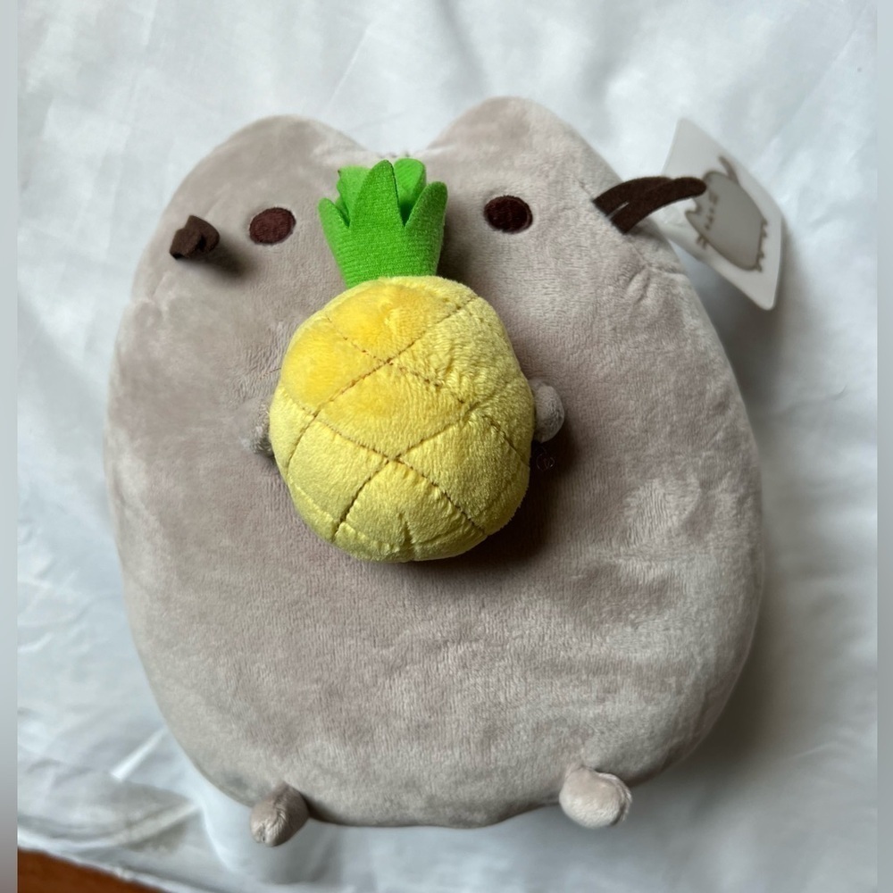 NWT GUND Limited Edition Pusheen Exclusive IT'SUGAR  Pineapple plush .